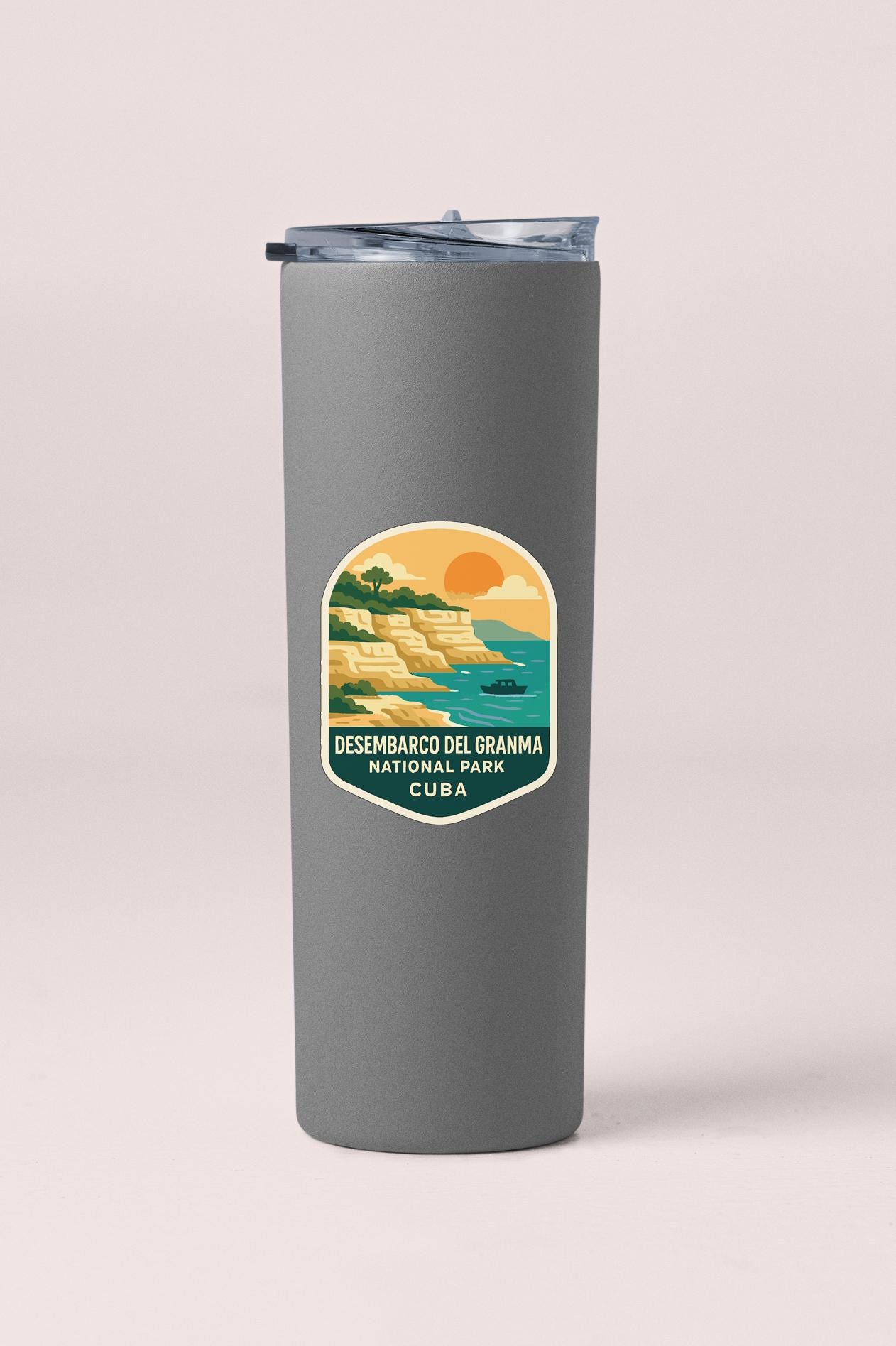 A gray insulated tumbler with a label that says "DESEMBIARCO DEL GRAMMA NATIONAL PARK CUBA".