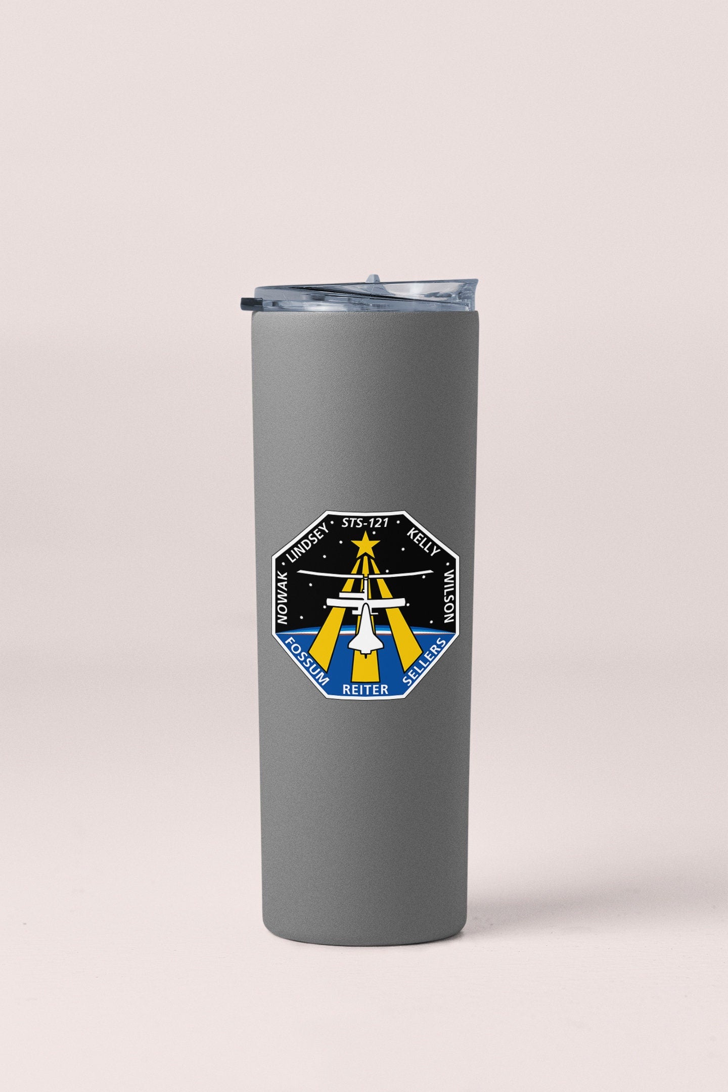 a gray travel mug with a blue lid