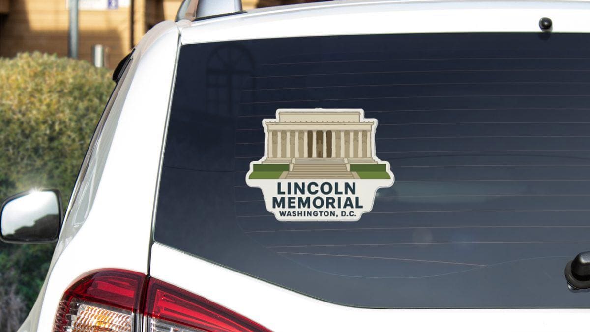 a sticker on the rear window of a car that displays the Lincoln Memorial in Washington, D.C.
