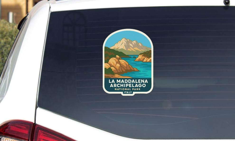 A sticker on the rear window of a car that says "LA MADDALENA ARCHIPELAGO NATIONAL PARK ITALY".