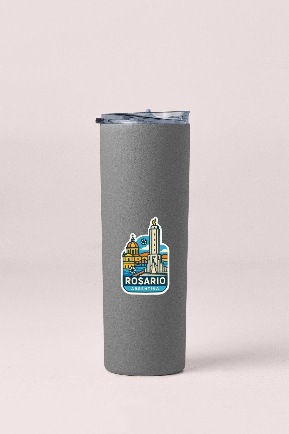 A gray insulated tumbler with a lid and a sticker featuring the city of Rosario, Argentina.