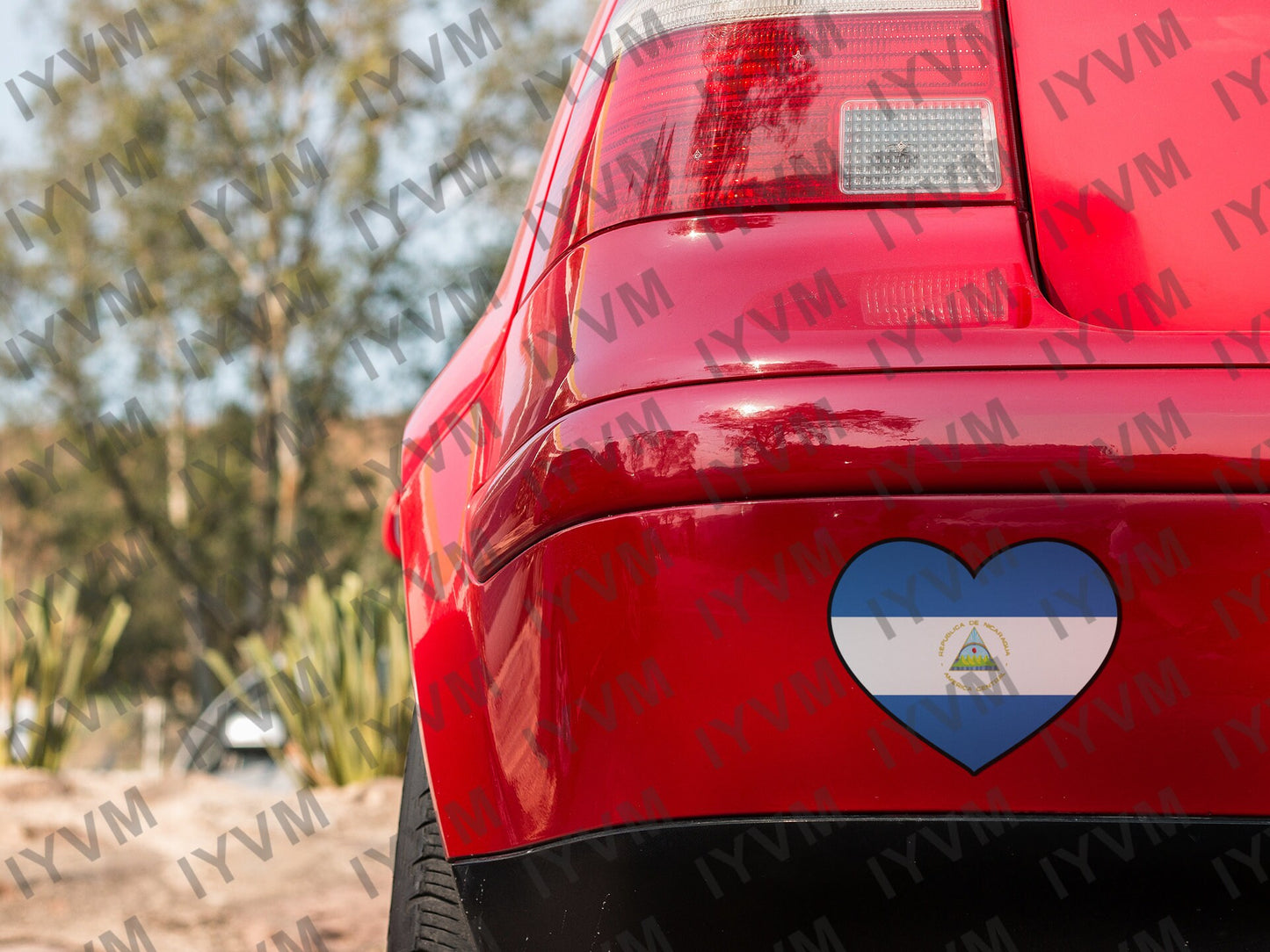 Nicaragua Flag Heart Sticker Decal / Republic of Nicaragua / República de Nicaragua / En Dios confiamos / Managua /