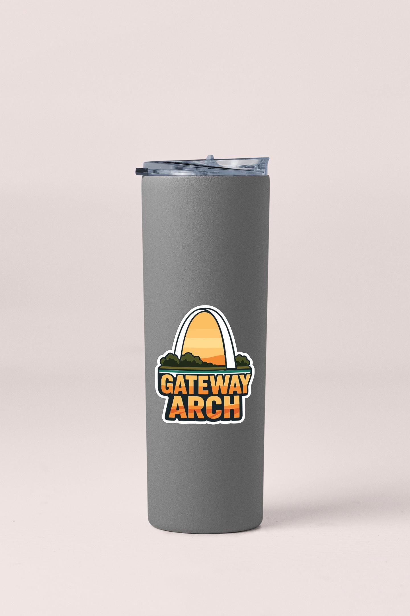 A gray tumbler with a lid and a logo that says "GATEWAY ARCH".